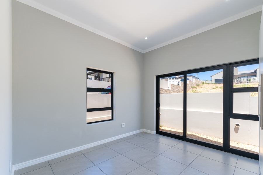 3 Bedroom Property for Sale in Reebok Western Cape